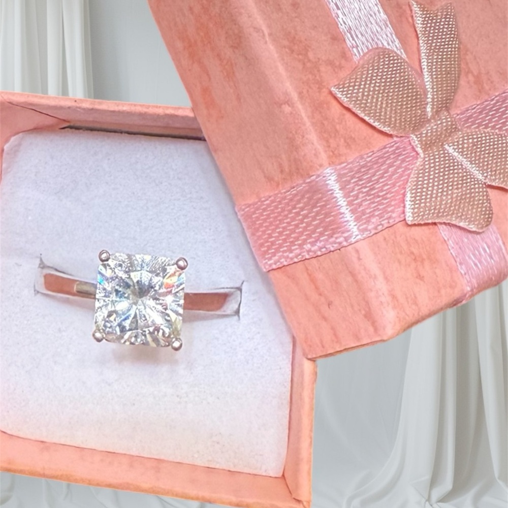 🔥2/$24 or 3/$30🔥 Elegant Fashion Silver Ring with Clear Gemstone